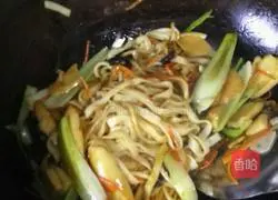 Illustration of how to make small fried noodles 4