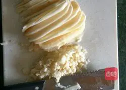 Illustration of how to make dumplings stuffed with pork and lotus root 2