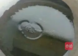 Illustration of how to make noodles with scallion oil 8