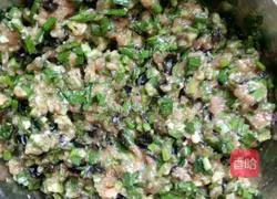 Illustration of how to make dumplings stuffed with chives and fungus 7