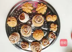 Illustration of how to make brown sugar steamed buns 15