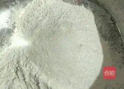 Illustration of how to make buns with fungus and pork stuffing 1