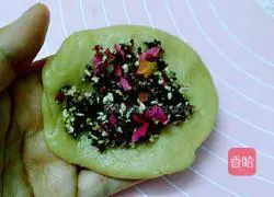 Rose Flower Cake Recipe Illustration 16