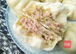 Illustration of how to make pork and vegetable stuffed buns 17