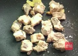 Rice cooker braised pork ribs with rice Practice illustration 6