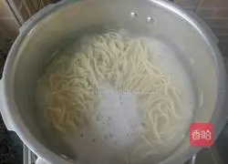 Illustration of how to make fried beans and fried noodles 3