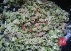 Illustration of how to make shrimp, pork and vegetable fried rice 13