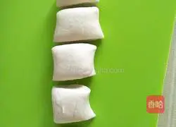 Illustration of how to make bean-flavored lotus leaf steamed buns 4
