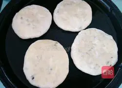 Illustration of how to make yeast pie 20