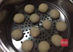 Illustration of how to make brown sugar steamed buns 12