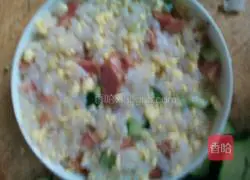 Illustration of how to make cucumber, ham and egg fried rice 8