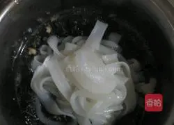 Illustration of how to make seaweed noodle soup 3