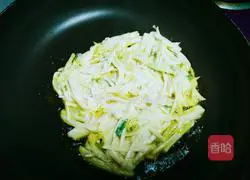 Illustration of how to make shredded potato and eggplant cake 4