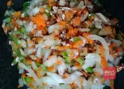 Illustration of how to make fried rice with fancy eggs 3