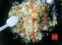 Illustration of how to make egg fried rice 6