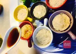 Illustration of how to make steamed water chestnut chicken cakes 16