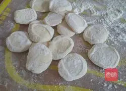 Illustration of how to make fennel and pork dumplings 10