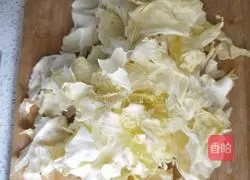 Illustration of how to make cabbage and meat dumplings 1