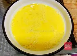 Illustration of traditional egg fried rice bento 2