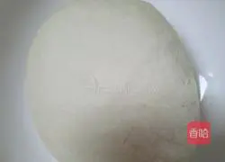Illustration of how to cut steamed buns with two-color knife 1