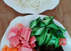 Illustration of how to make assorted ham and egg fried noodles 2