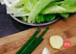 Illustration of how to make spicy sauerkraut wontons 1