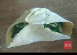 Two mixed with bread...Illustration of how to make leek, egg and shrimp skin filling 11