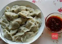 Illustration of how to make pork and cowpea dumplings 14