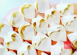 Illustration of how to make fresh meat wontons 5