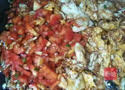 Illustration of how to make fried rice with eggs and chicken chops 7