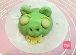 Illustration of how to make Angry Birds steamed buns 3