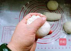 Illustration of making five-spice yeast sesame cake 10