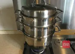 Illustration of how to make cabbage oil shuttle stuffed buns 16