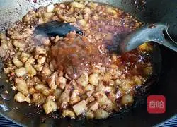 Illustration of making homemade spicy noodle sauce 9