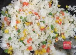 Illustration of how to make mixed fried rice 3