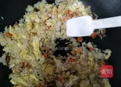 Illustration of how to make fried rice with carrots, mushrooms and eggs 7