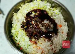 Illustration of how to make homemade vegetarian dumplings 2