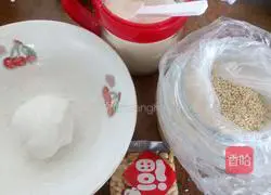 Sesame and pine nuts Illustration of making glutinous rice balls 3