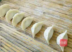 Illustration of how to make mushroom and pork dumplings 9