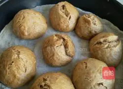 Illustration of how to make brown sugar steamed buns 16