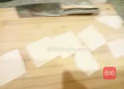 Illustration of how to make colorful wontons 15