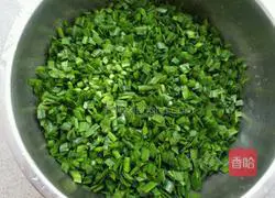 Illustration of how to make dumplings stuffed with pork and chives 4