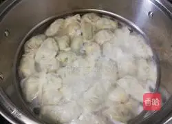 Illustration of how to make vegetarian dumplings with cucumber filling 18