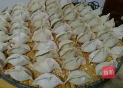 Illustration of how to make dumplings stuffed with pork and chives 7