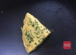 cilantro Illustration of how to make scallion egg pancake 10