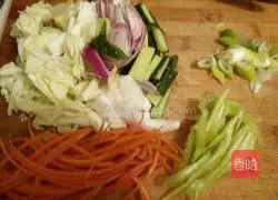 Illustration of how to make vegetarian fried noodles 4