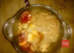 Illustration of how to make tomato and egg fried noodles 10