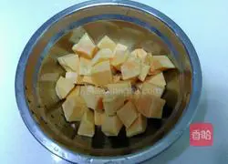 Illustration of how to make sweet potato and red date glutinous rice balls 2