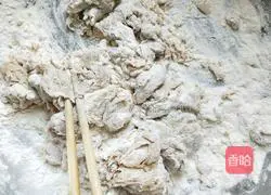 Illustration of how to make steamed buns with brown sugar bean paste filling 4