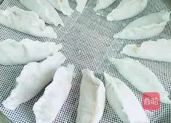 Illustration of how to make crystal steamed dumplings 4